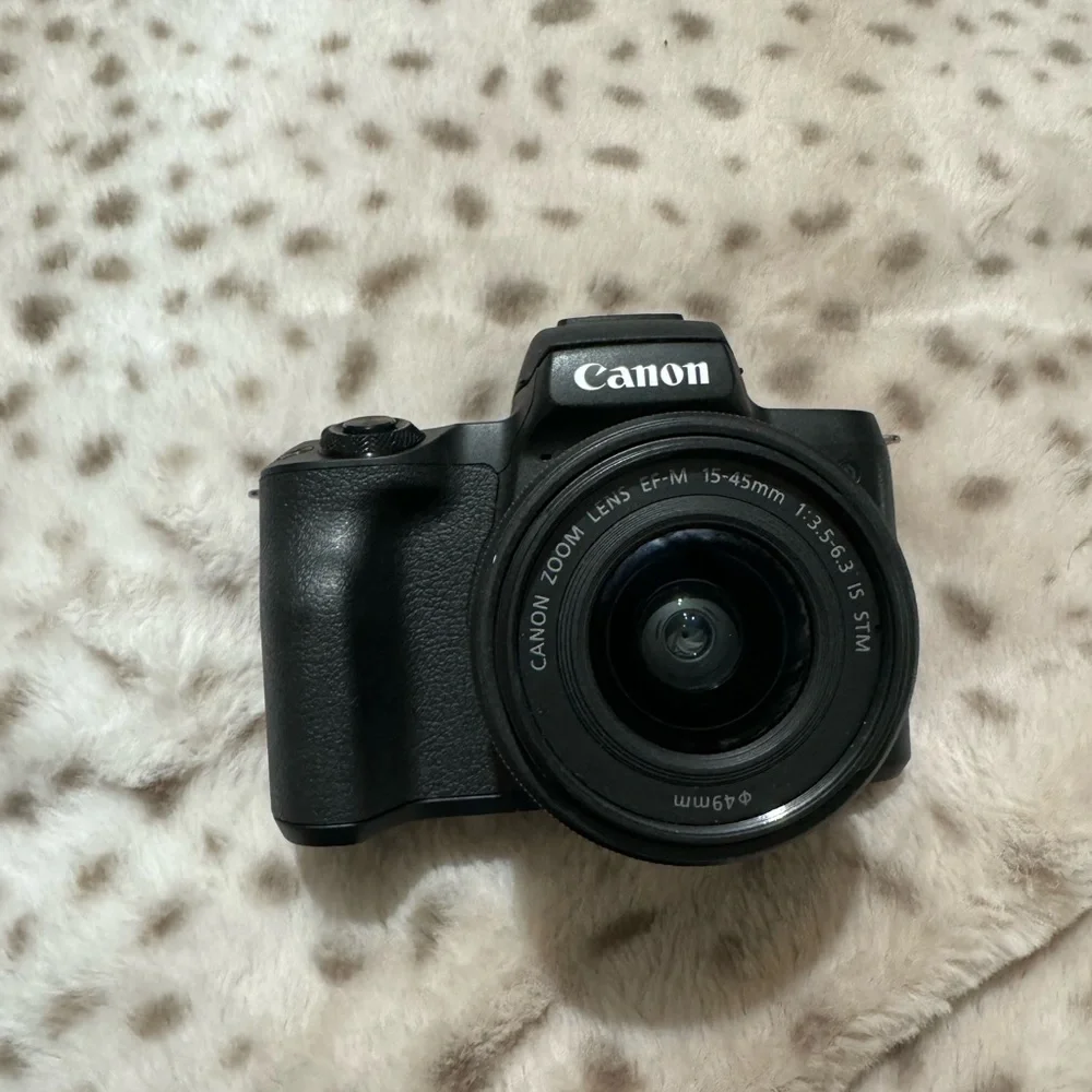 Canon EOS M50